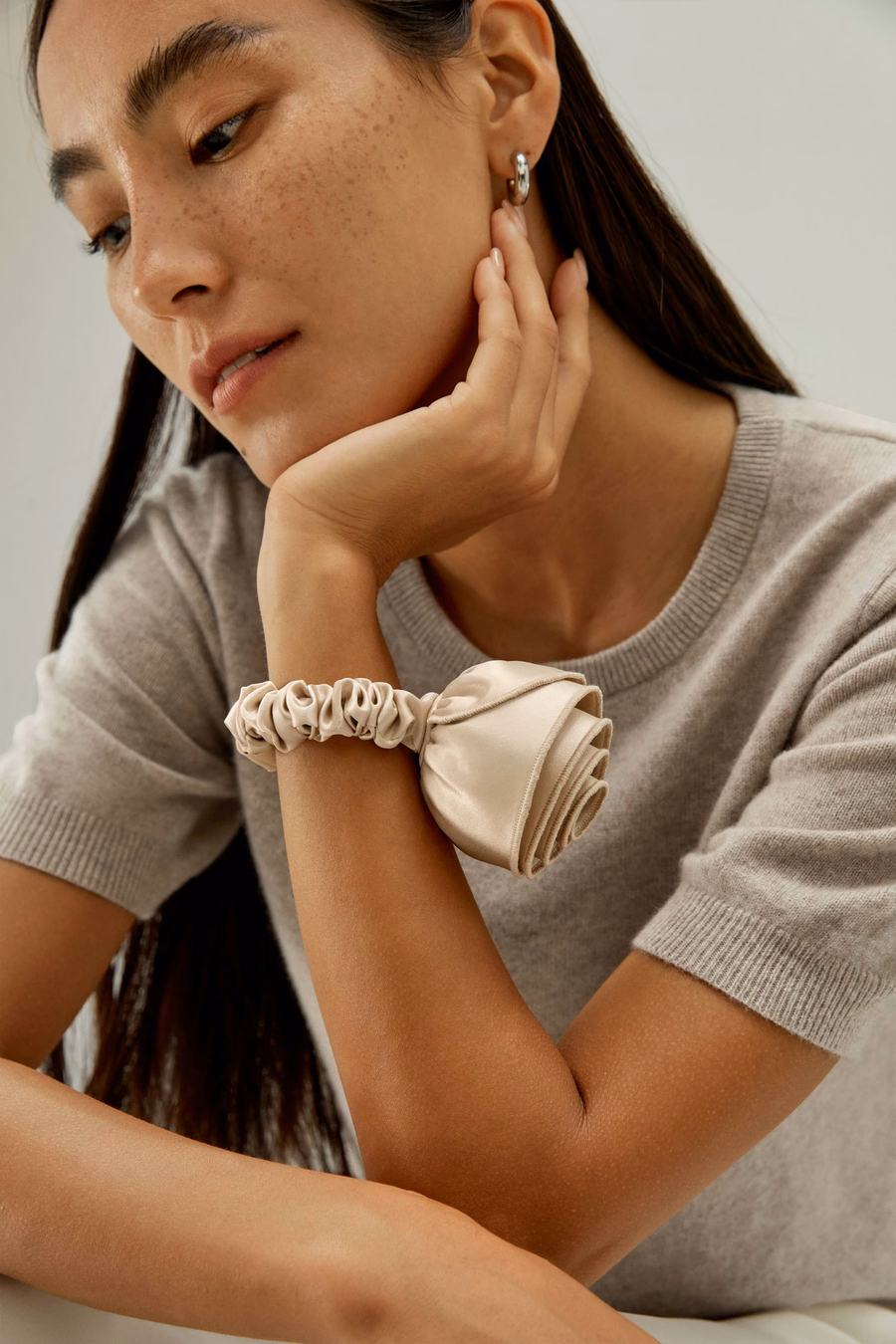 Scrunchie de Seda con Roseta Champagne