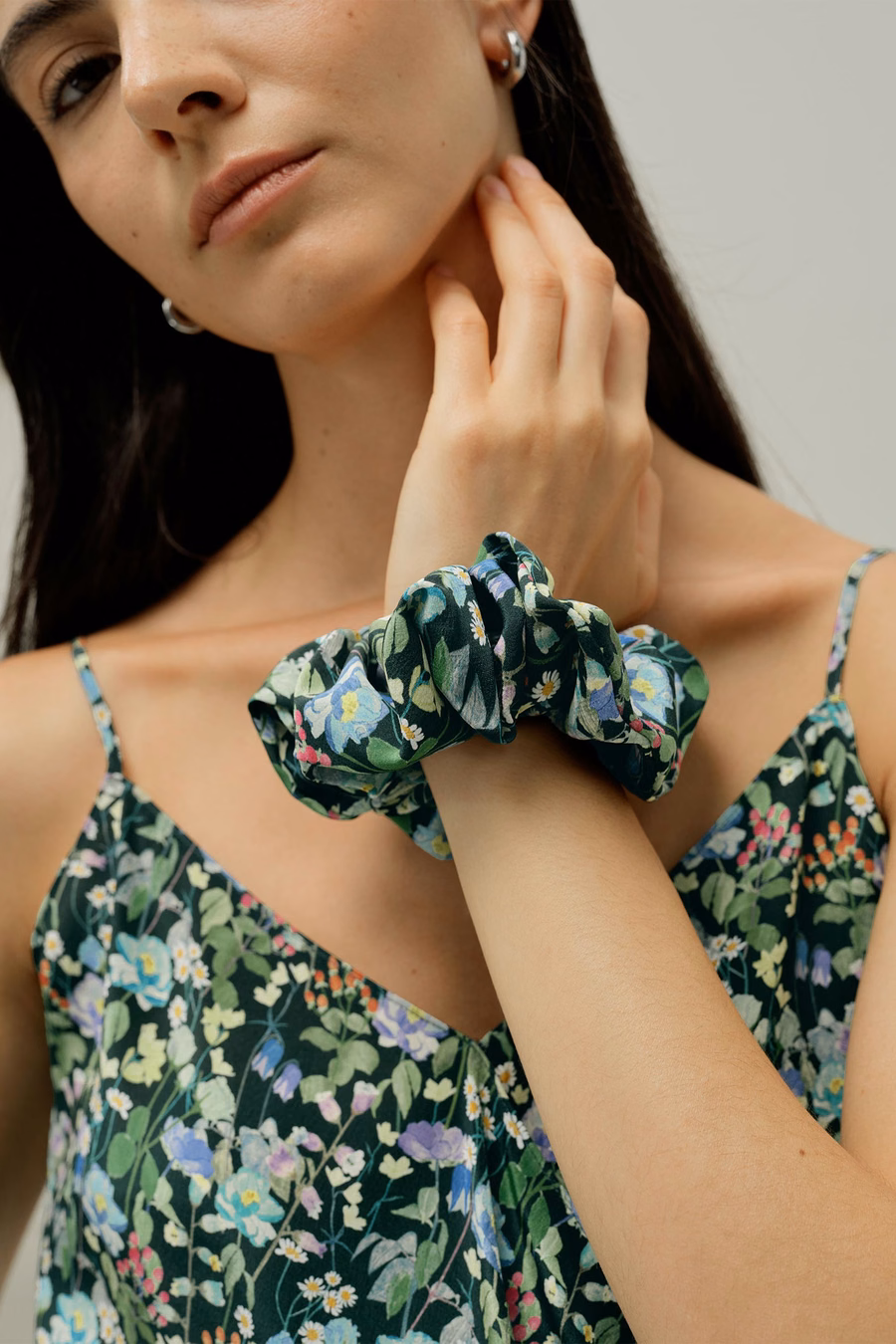 Conjunto de Scrunchies Florales - Hecho con Tela Liberty