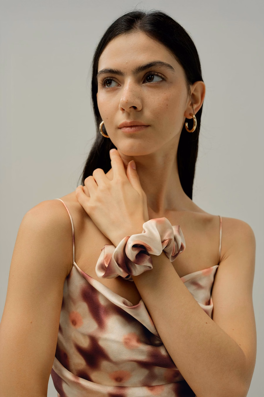 Conjunto de Scrunchies de Tazón de Narcisos - Hecho con Tela Liberty