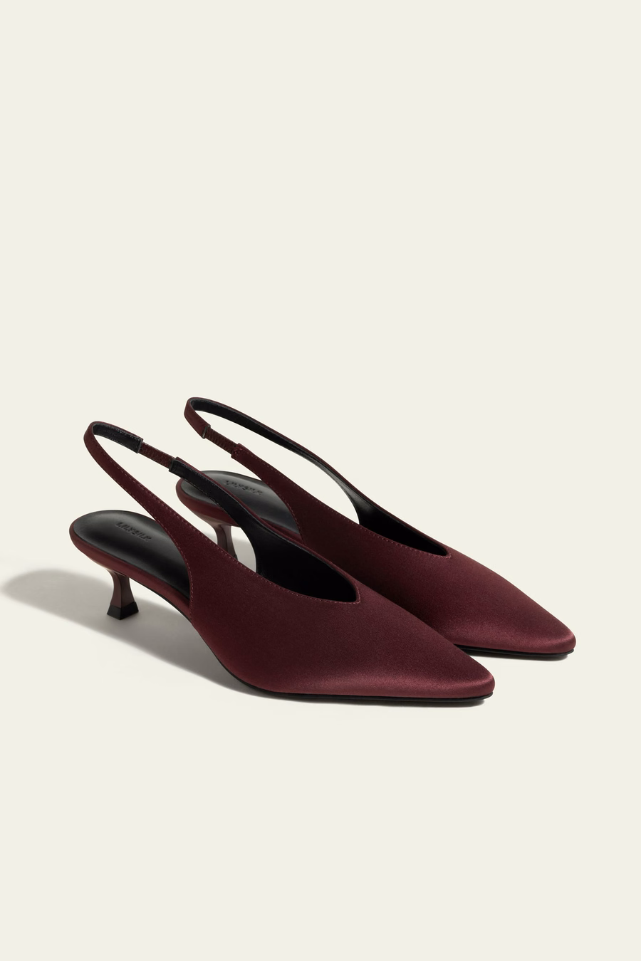 Zapato de tacón con punta en charmois de seda