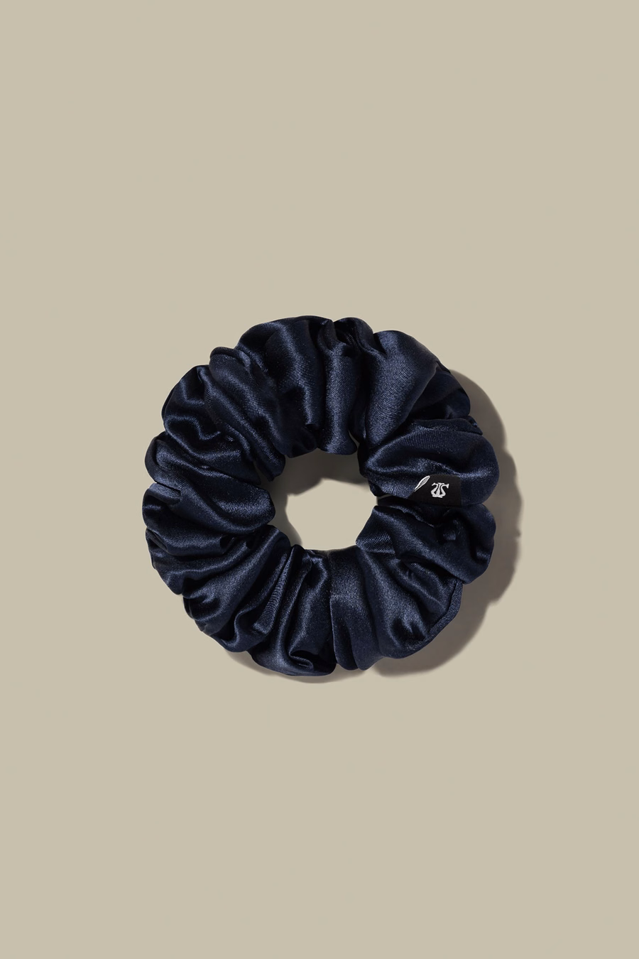 Scrunchie de seda suave y mediano