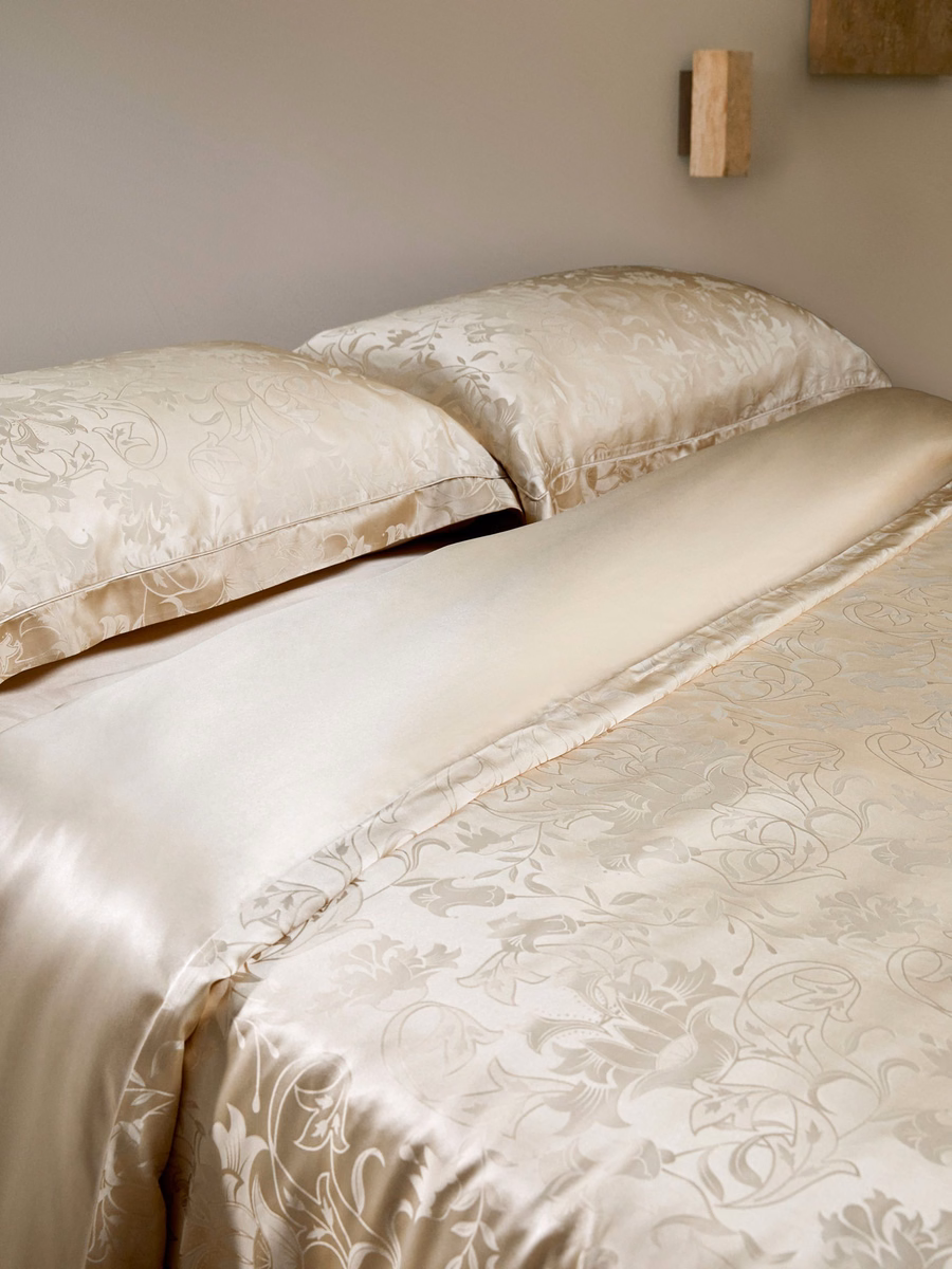 Funda de almohada de seda con jacquard de lirio