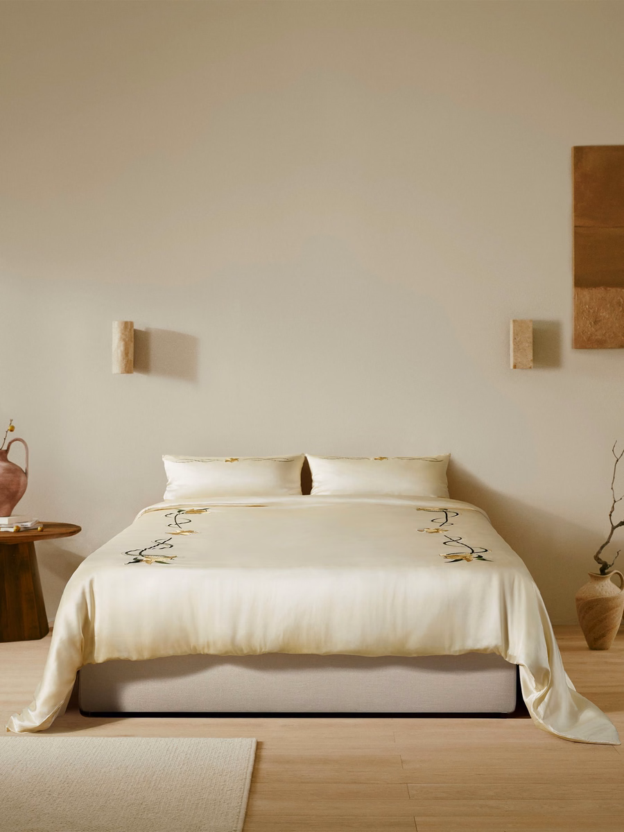 Conjunto de Sábanas Ajustadas de Seda Bordada Lily