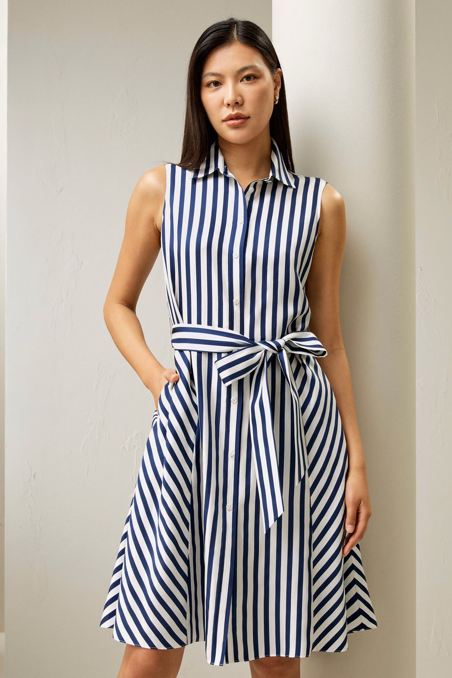 Vestido sin mangas de seda a rayas
