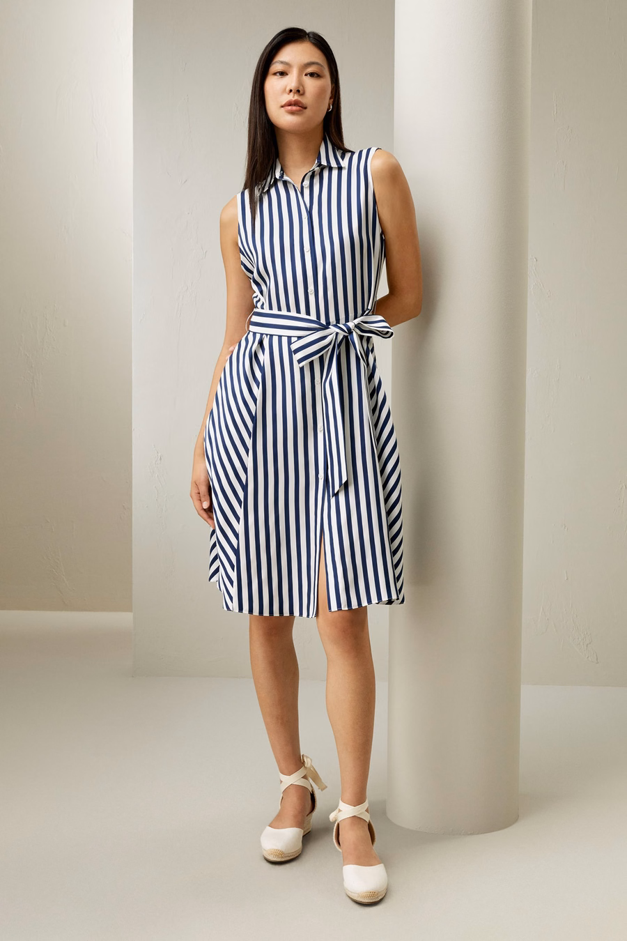 Vestido sin mangas de seda a rayas