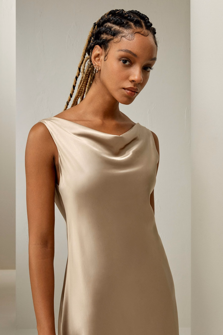 Vestido Midi de Seda Watershine con Cuello Tirao