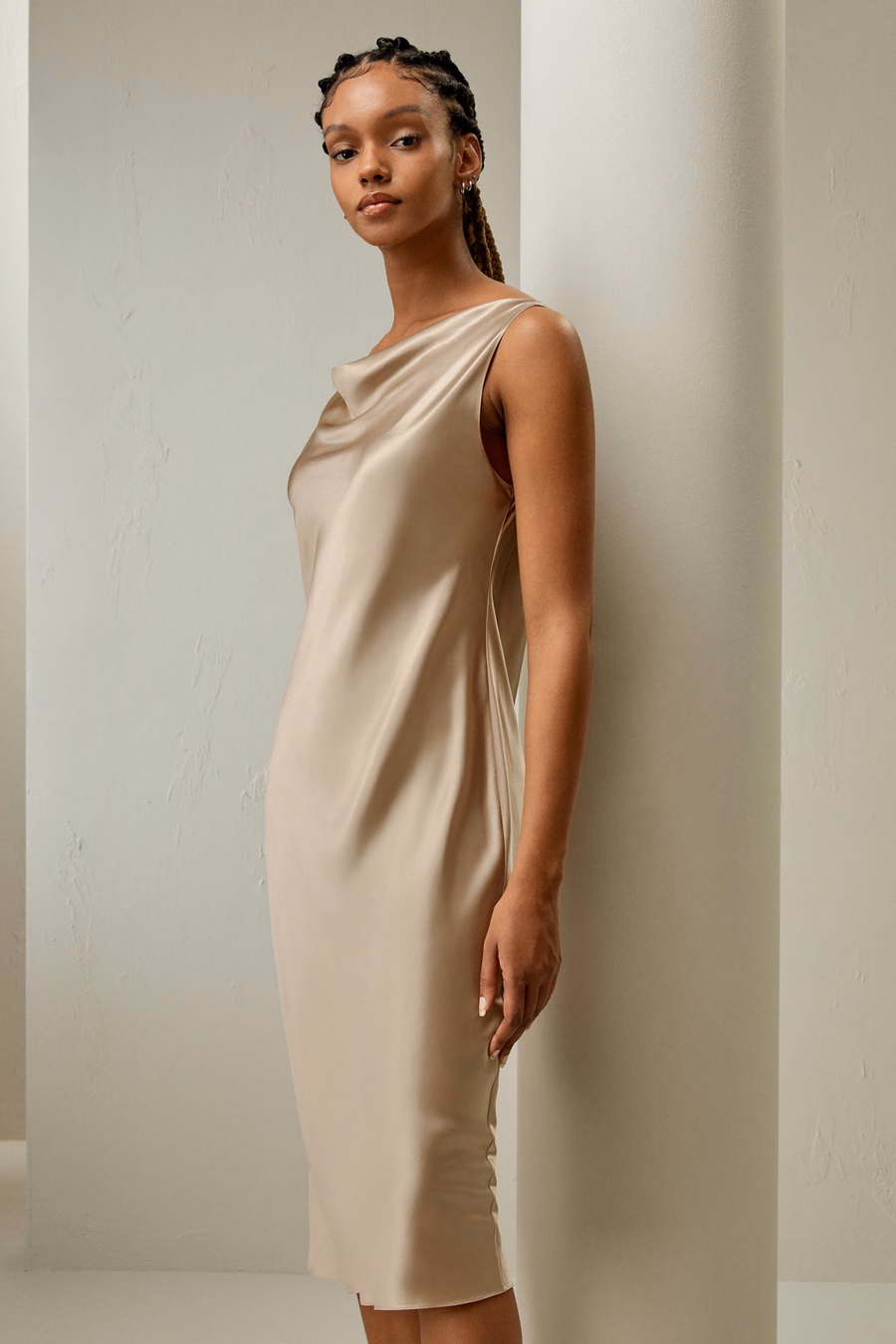 Vestido Midi de Seda Watershine con Cuello Tirao