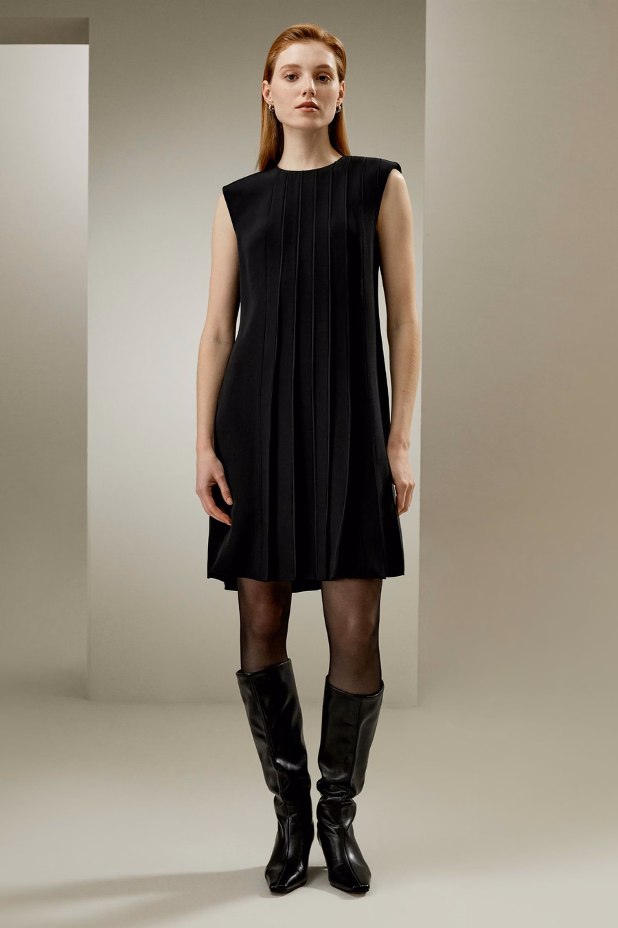 vestido de seda sin mangas con plisado tipo acordeón