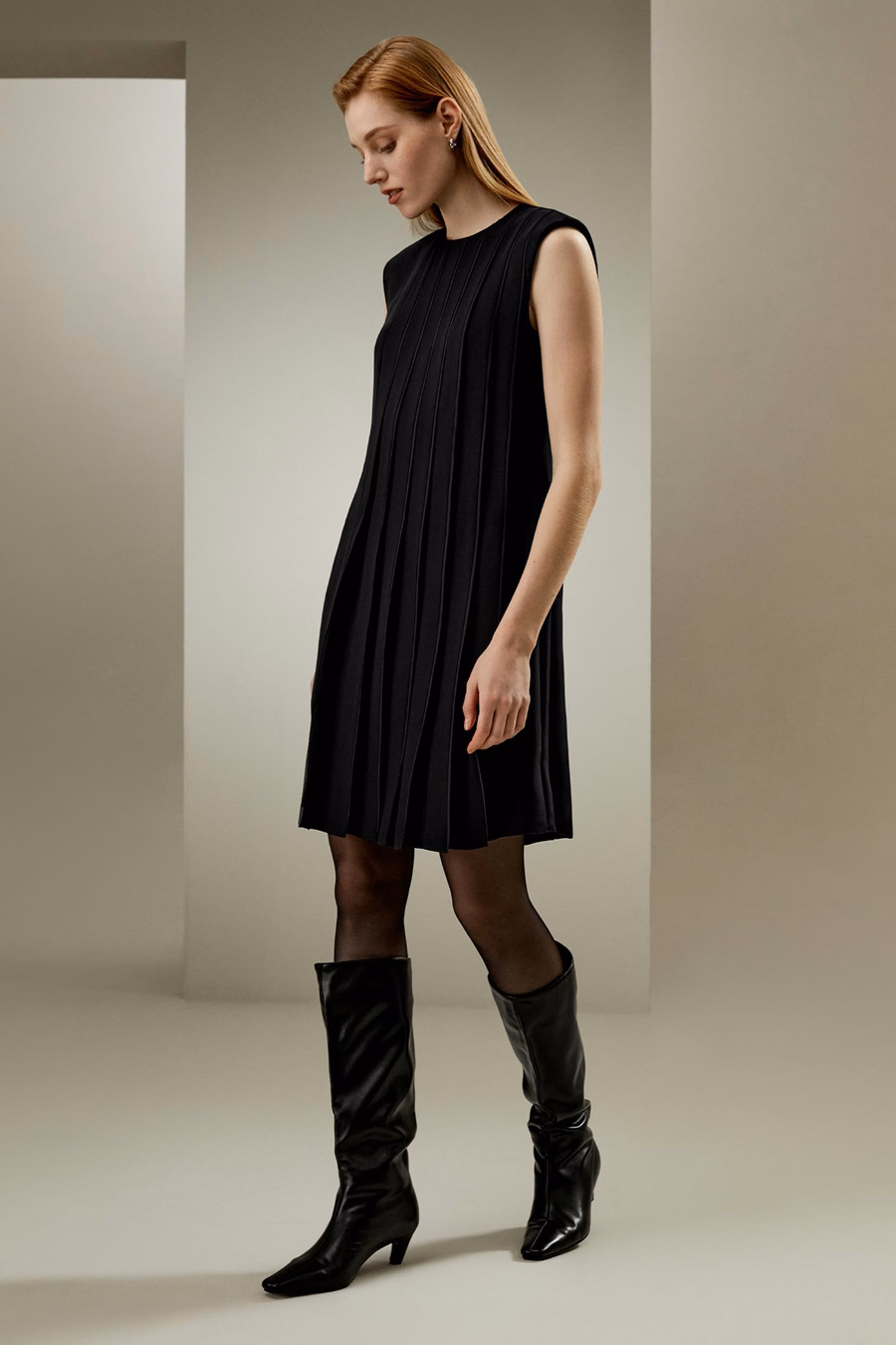 vestido de seda sin mangas con plisado tipo acordeón