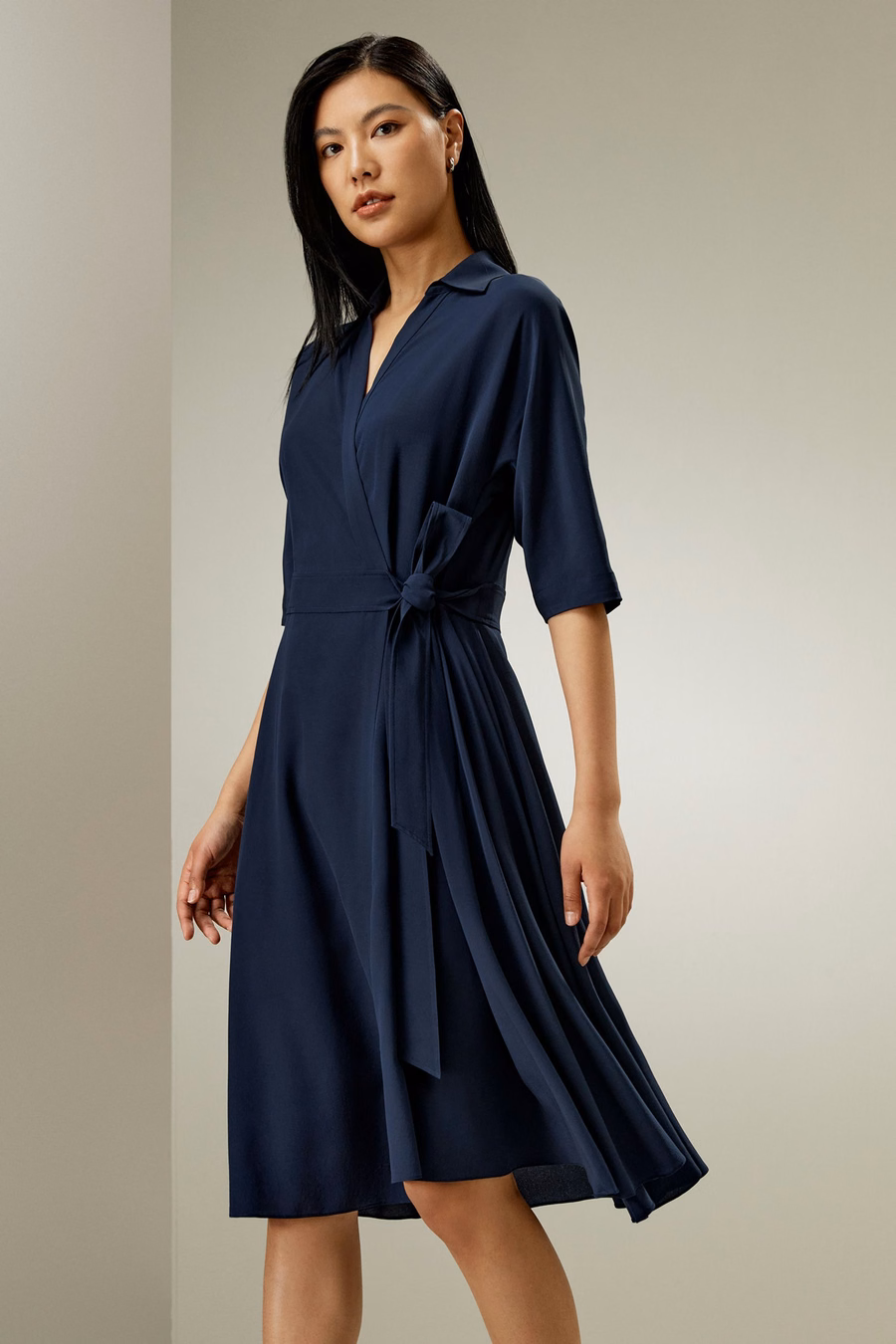 Vestido envolvente con lazo delantero