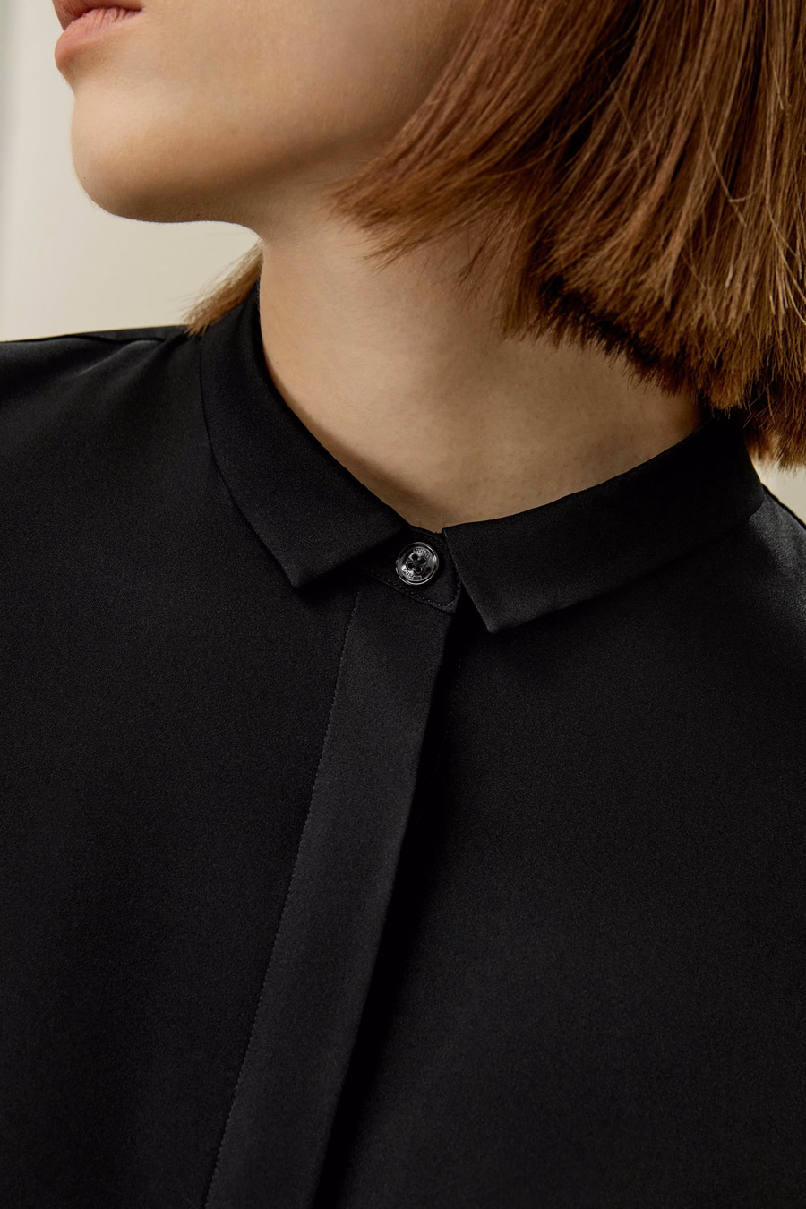 Camisa de seda con cuello clásico