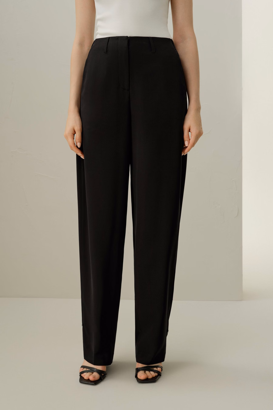 Pantalones de crepé de seda con costura curva
