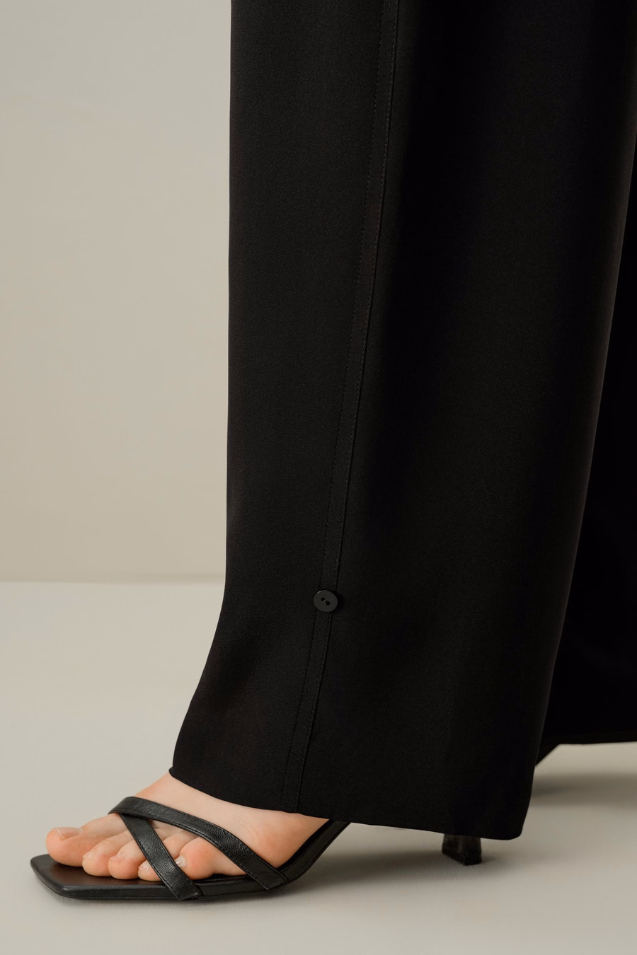 Pantalones de crepé de seda con costura curva