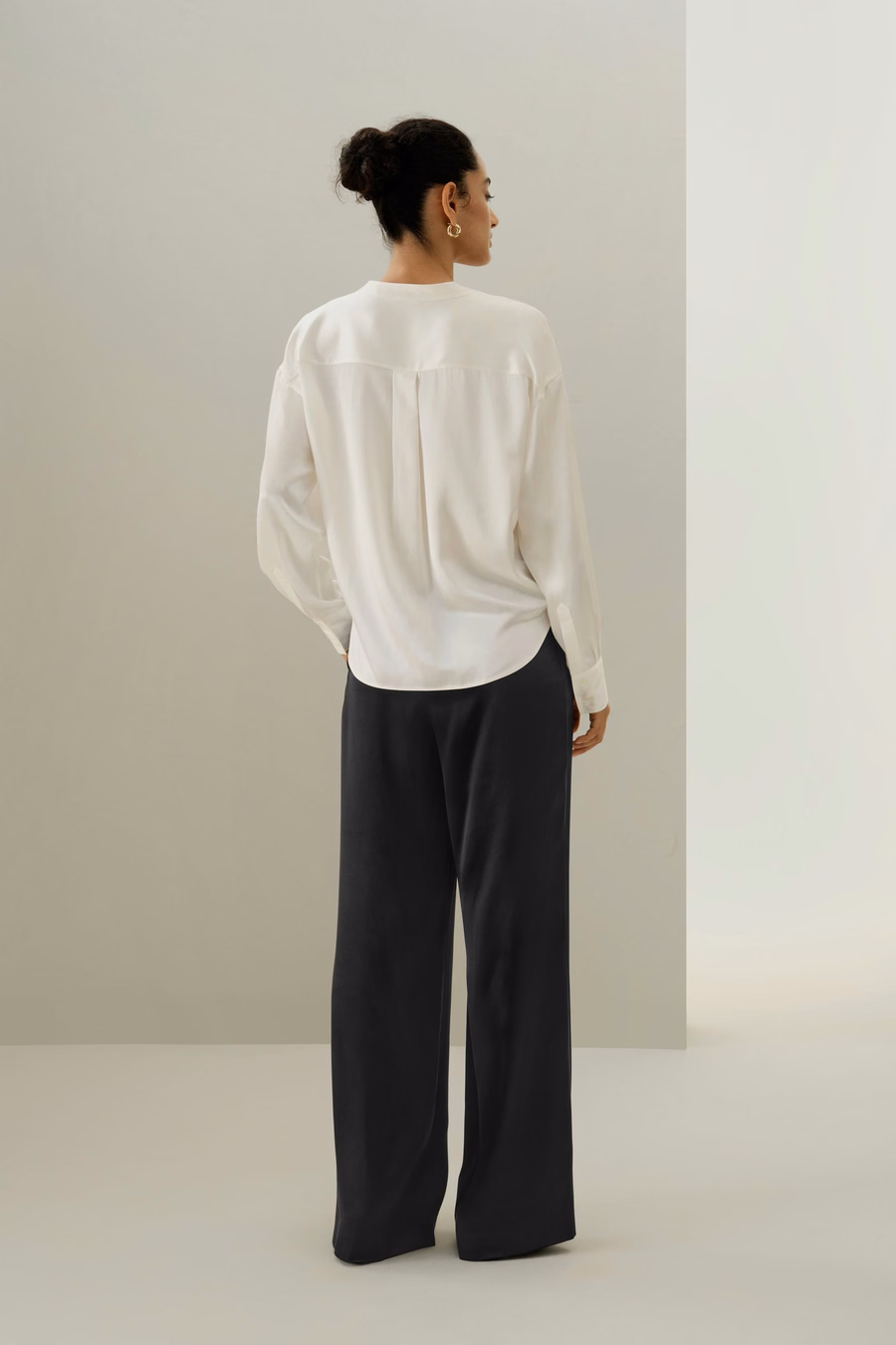 Camisa de V regular de Charmeuse de Seda