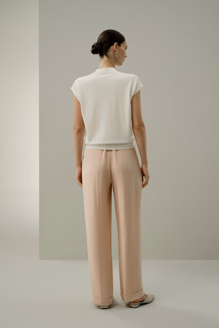Top de mezcla de seda y algodón con cuello alto