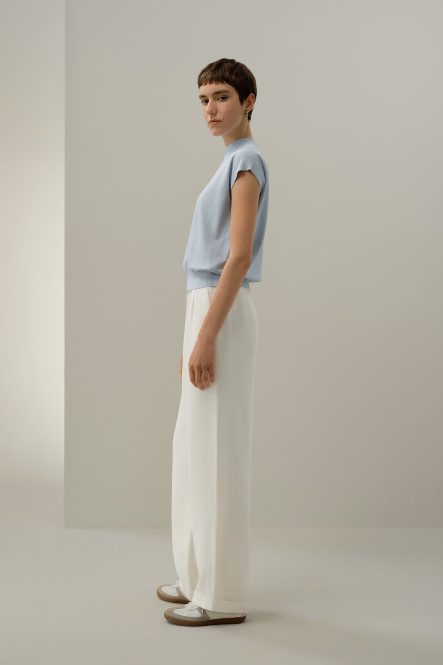Top de mezcla de seda y algodón con cuello alto