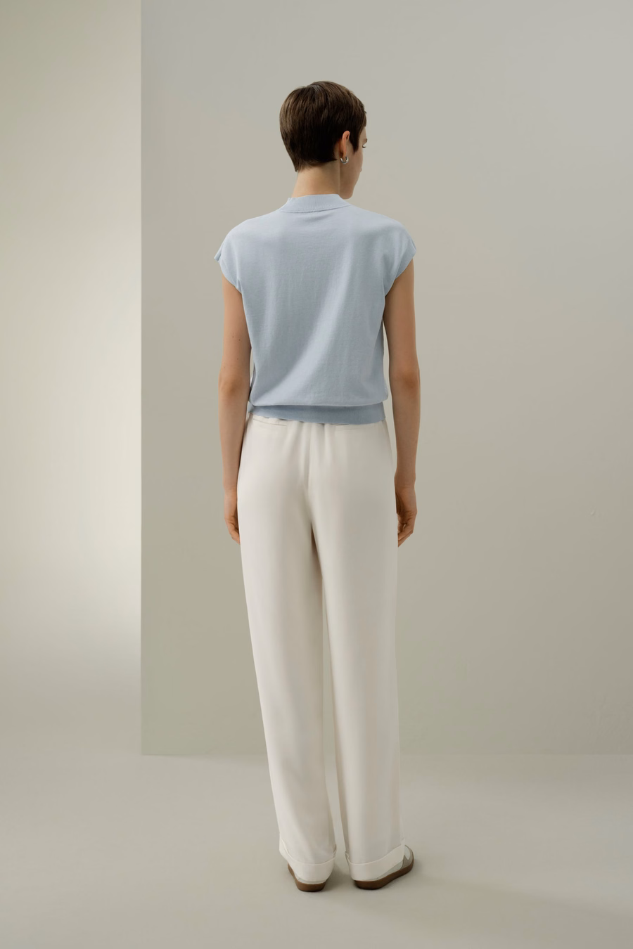 Top de mezcla de seda y algodón con cuello alto