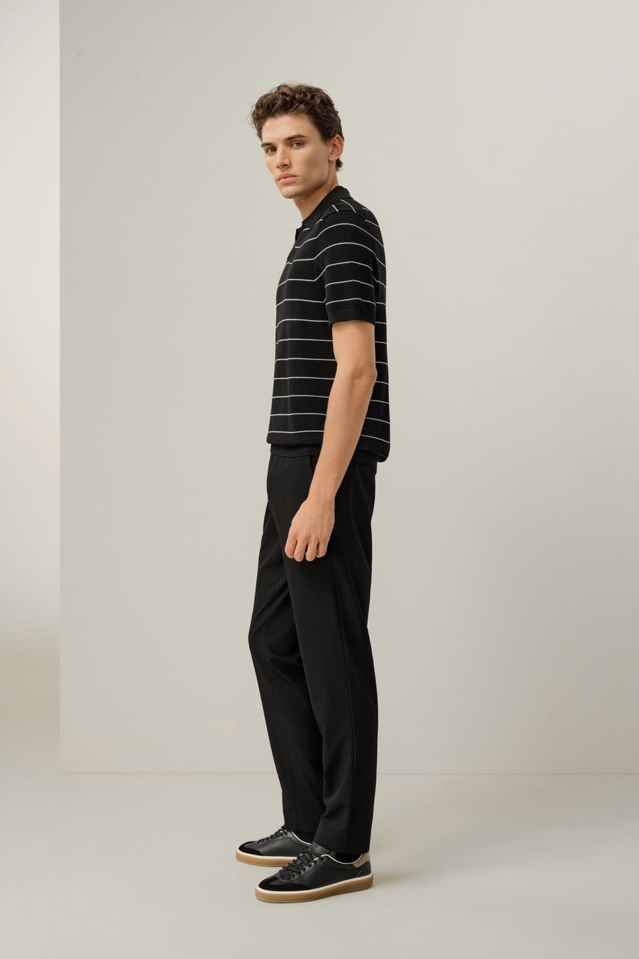 Polo de V Negro a Rayas de Seda y Algodón