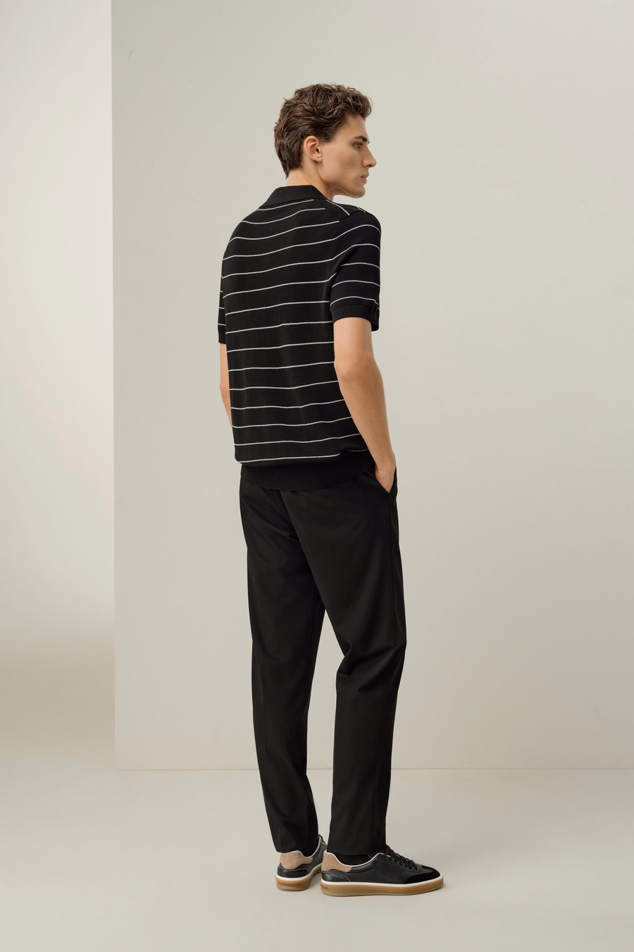 Polo de V Negro a Rayas de Seda y Algodón