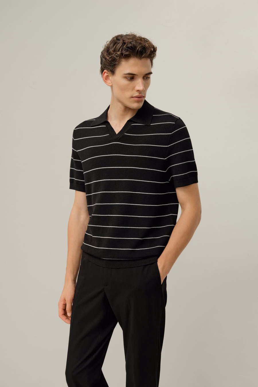 Polo de V Negro a Rayas de Seda y Algodón