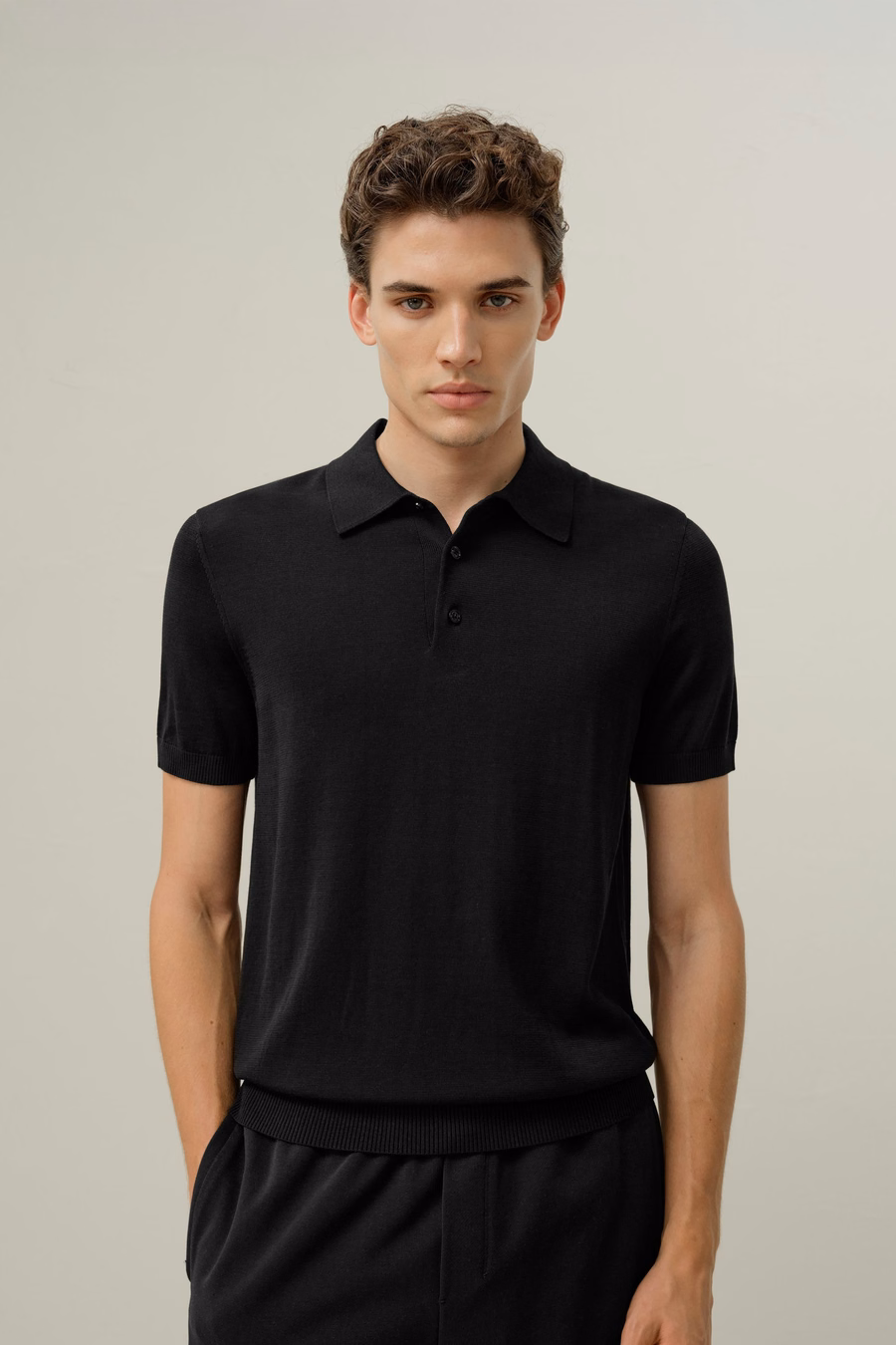 Polo de Ajuste Regular de Seda-Cotón con Cuello en V