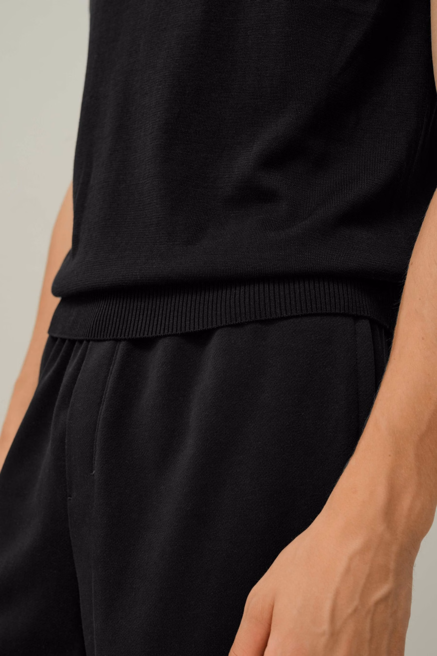 Polo de Ajuste Regular de Seda-Cotón con Cuello en V