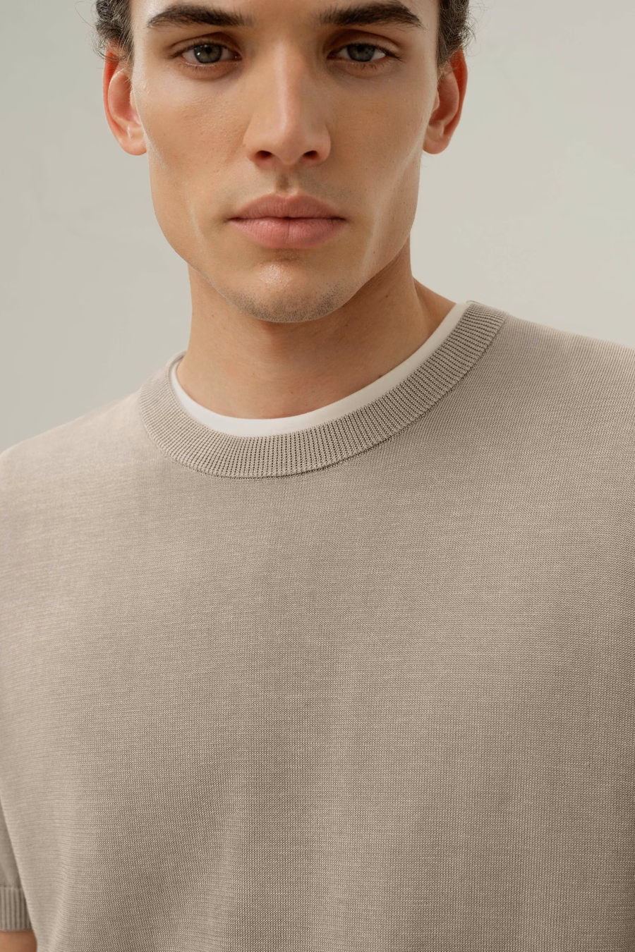 Camiseta de Cuello Redondo Regular de Seda y Algodón