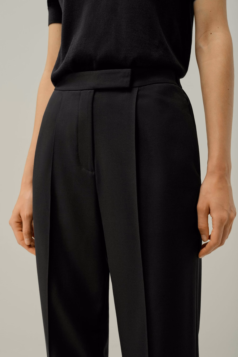 Pantalones de seda y lana con pliegues frontales
