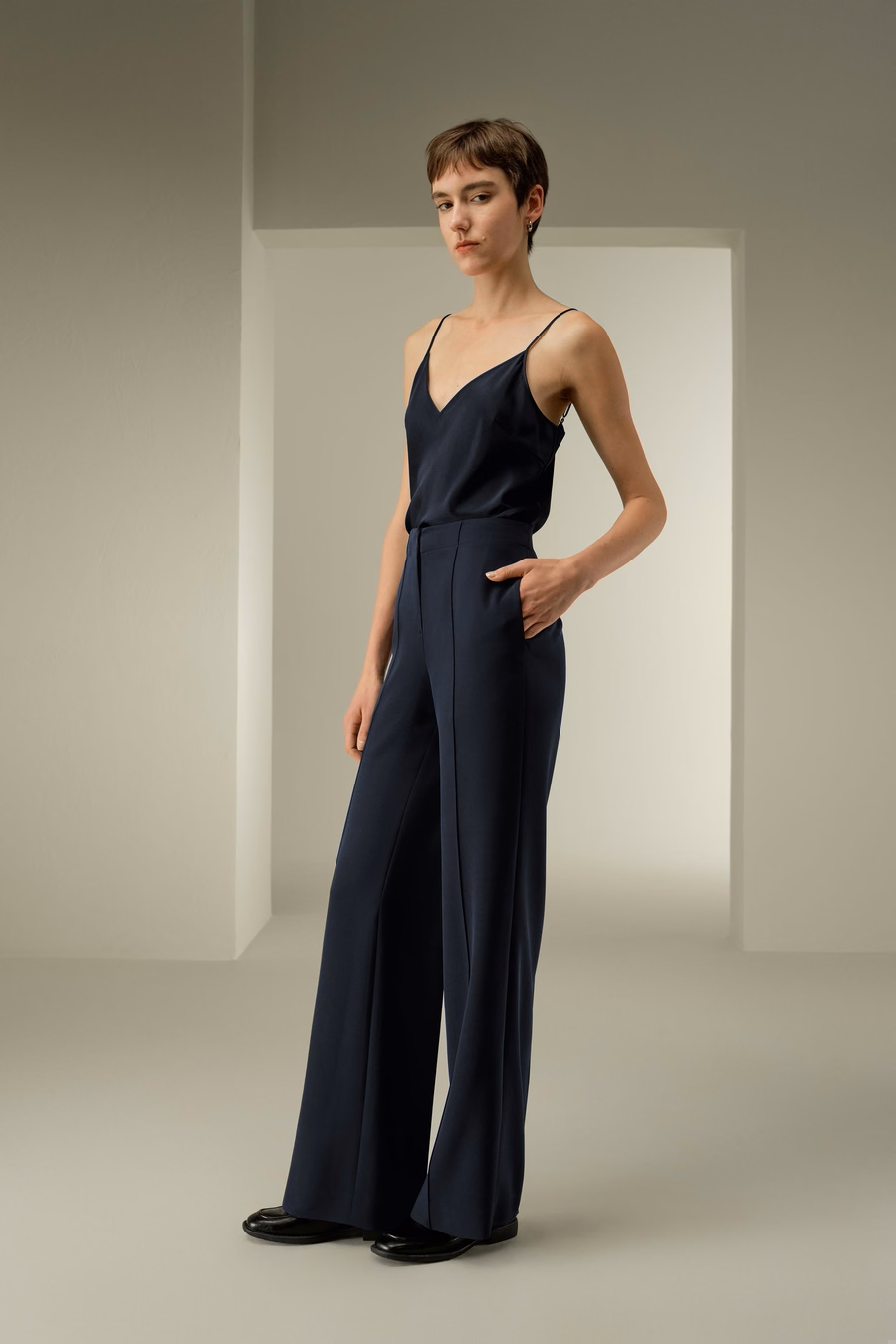 pantalón de seda crêpe minimalista
