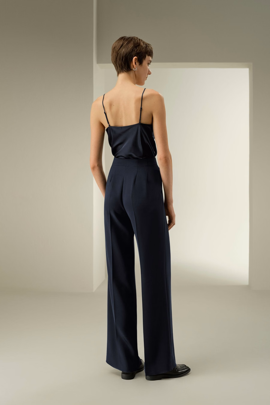 pantalón de seda crêpe minimalista