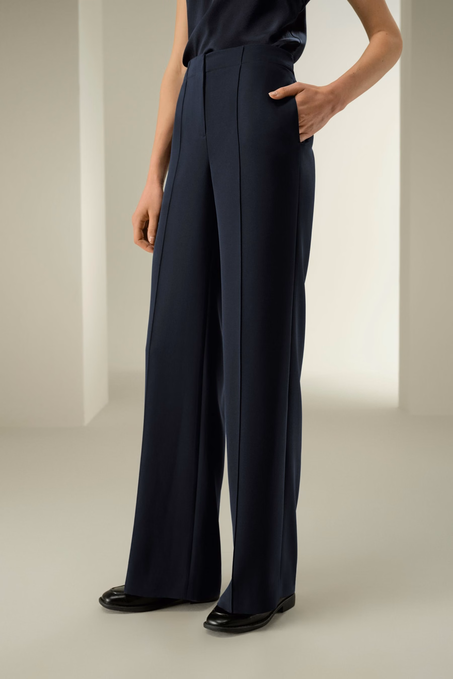 pantalón de seda crêpe minimalista