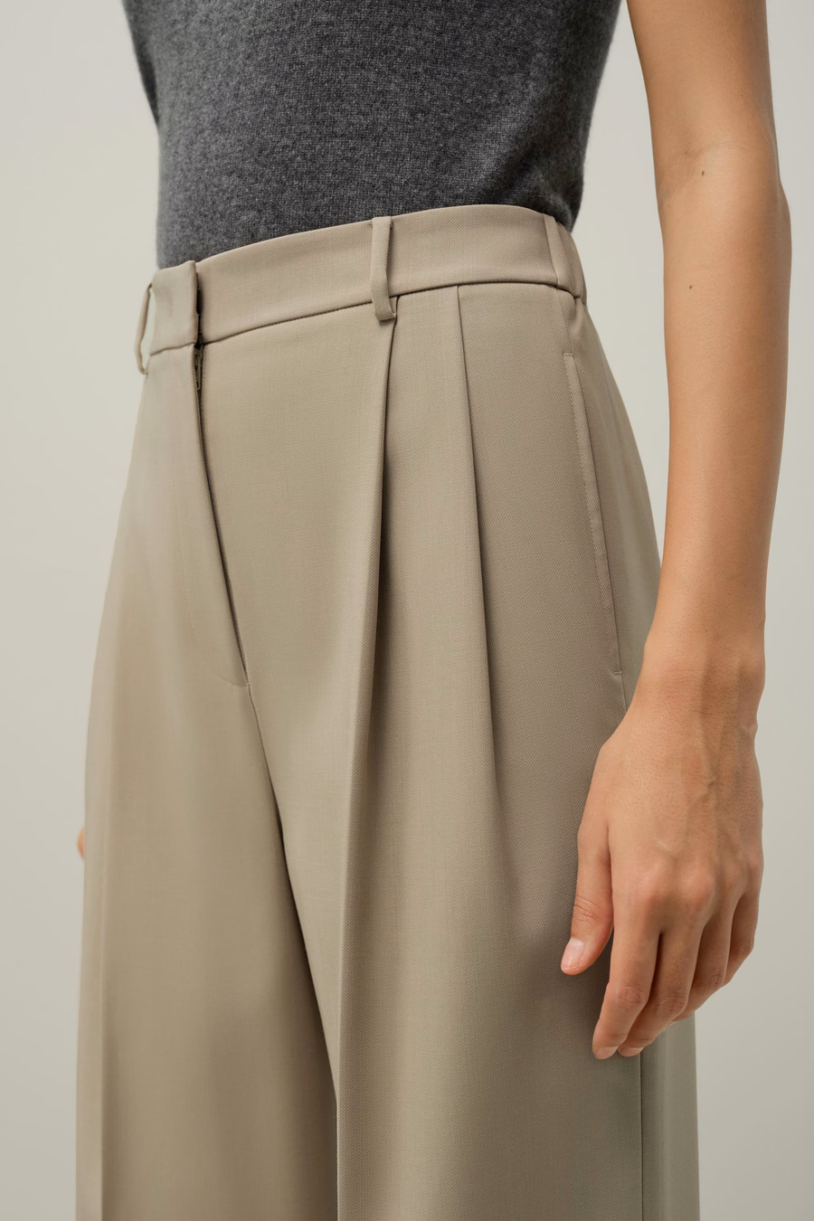 Pantalones Versatil de Pierna Recta en Seda y Lana