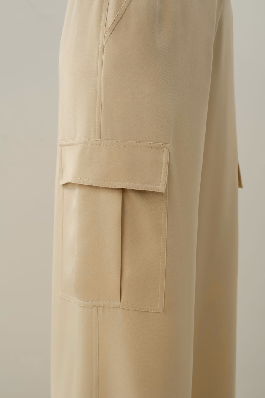 Pantalones Cargo de Seda Crepé