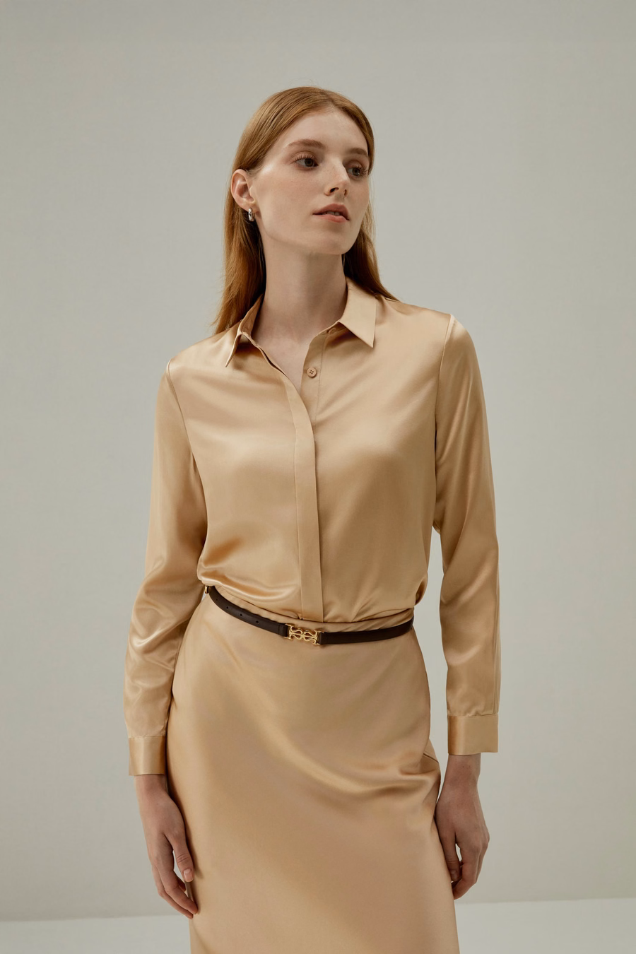 Camisa de Seda con Tapeta Oculta Básica