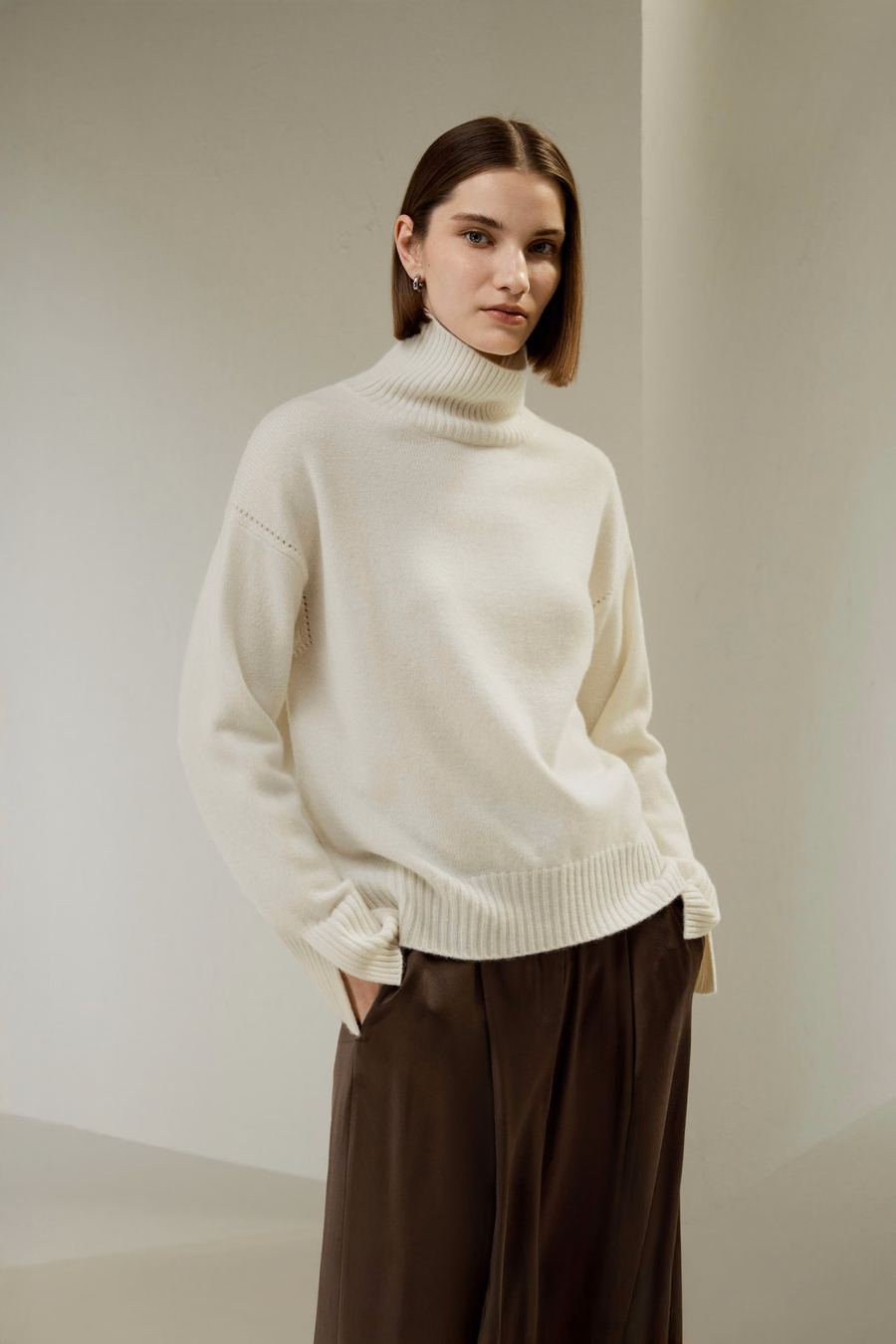 Suéter de Cashmere de Ajuste Relajado con Cuello Alto