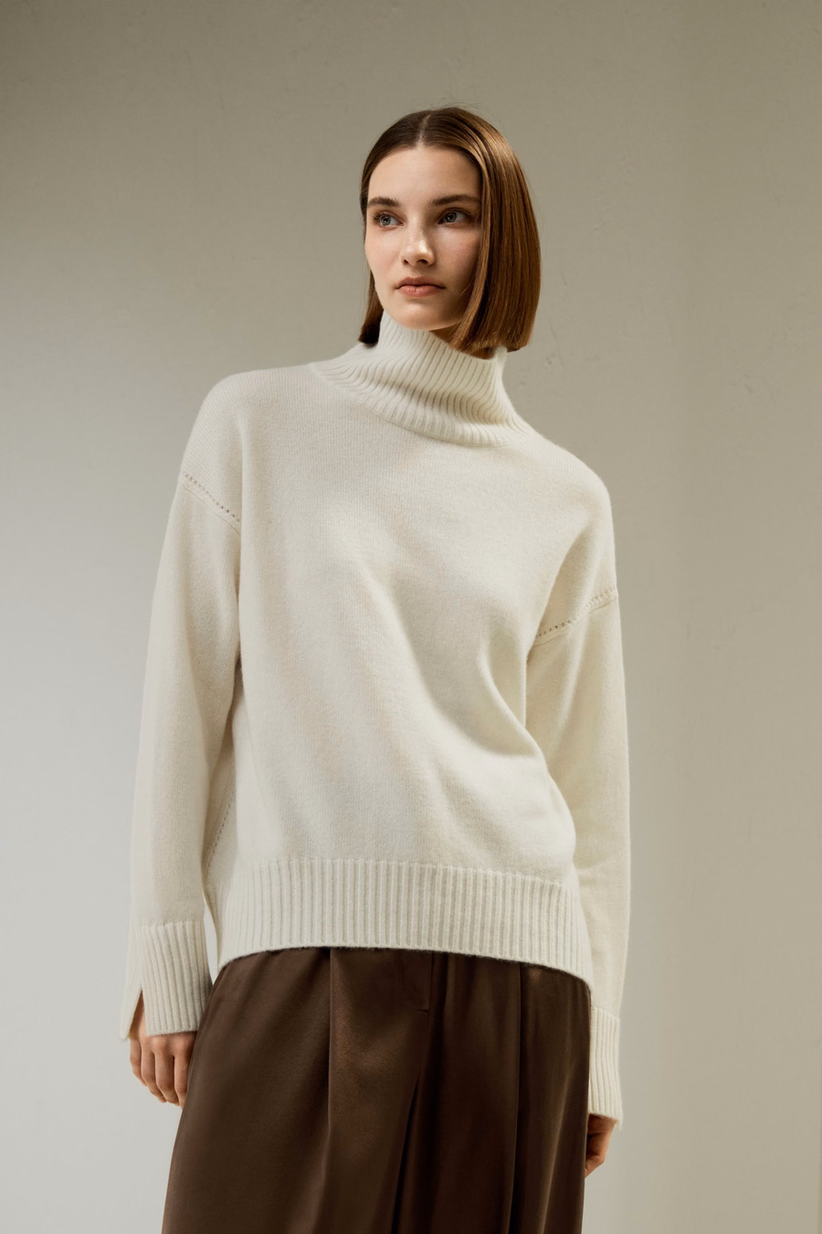Suéter de Cashmere de Ajuste Relajado con Cuello Alto