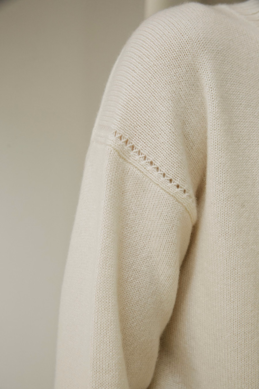 Suéter de Cashmere de Ajuste Relajado con Cuello Alto
