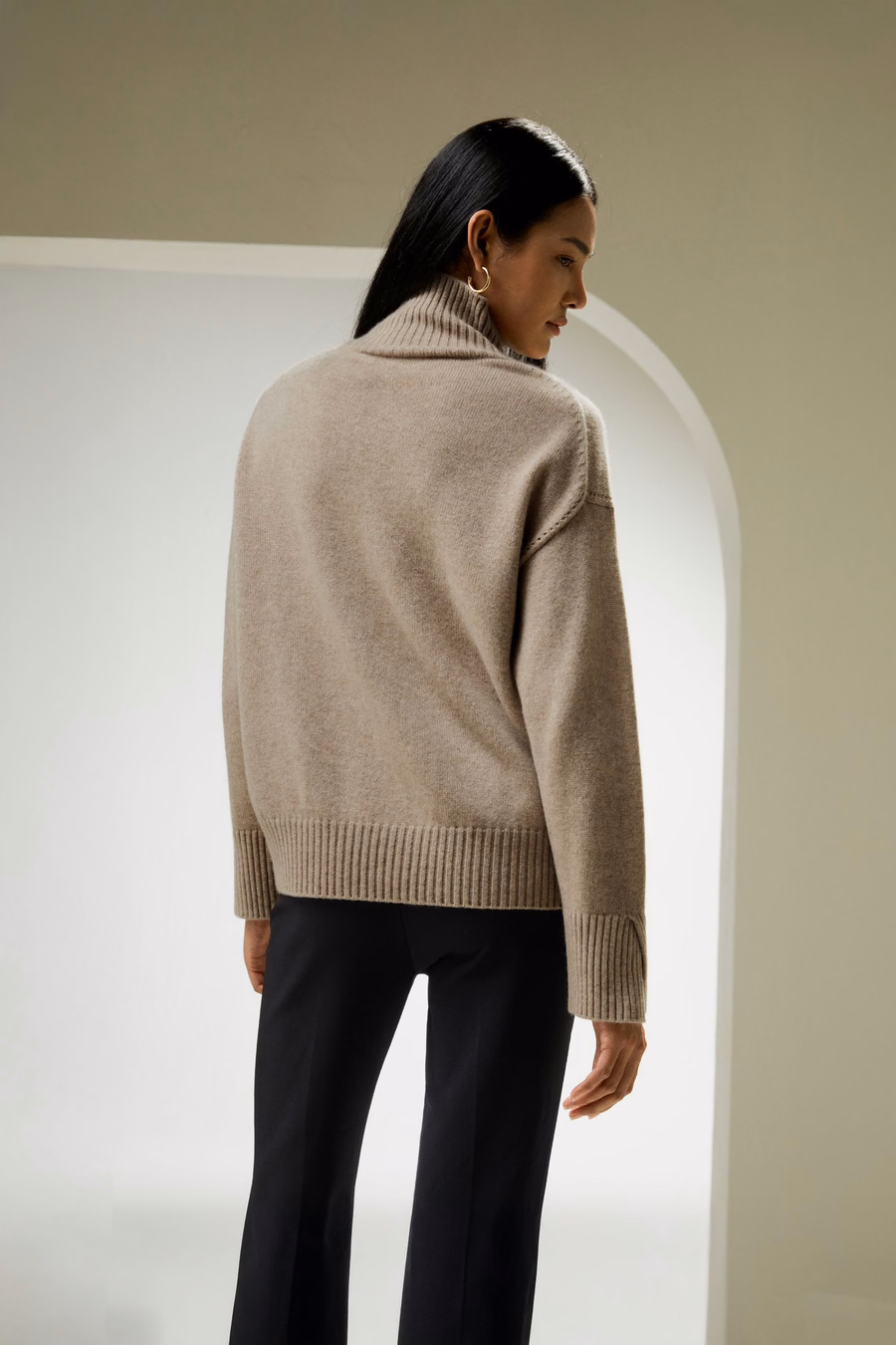 Suéter de Cashmere de Ajuste Relajado con Cuello Alto