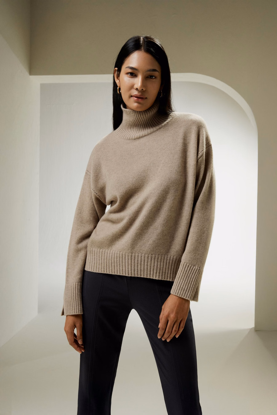 Suéter de Cashmere de Ajuste Relajado con Cuello Alto