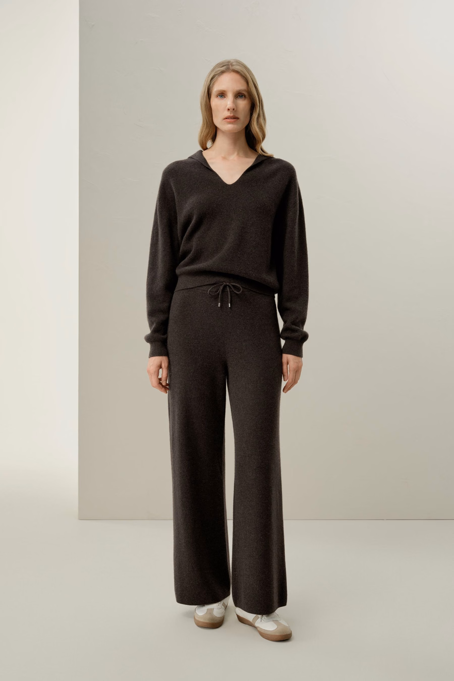 Pantalón de Pierna Ancha de Cachemira Real con Fajo de Canalé