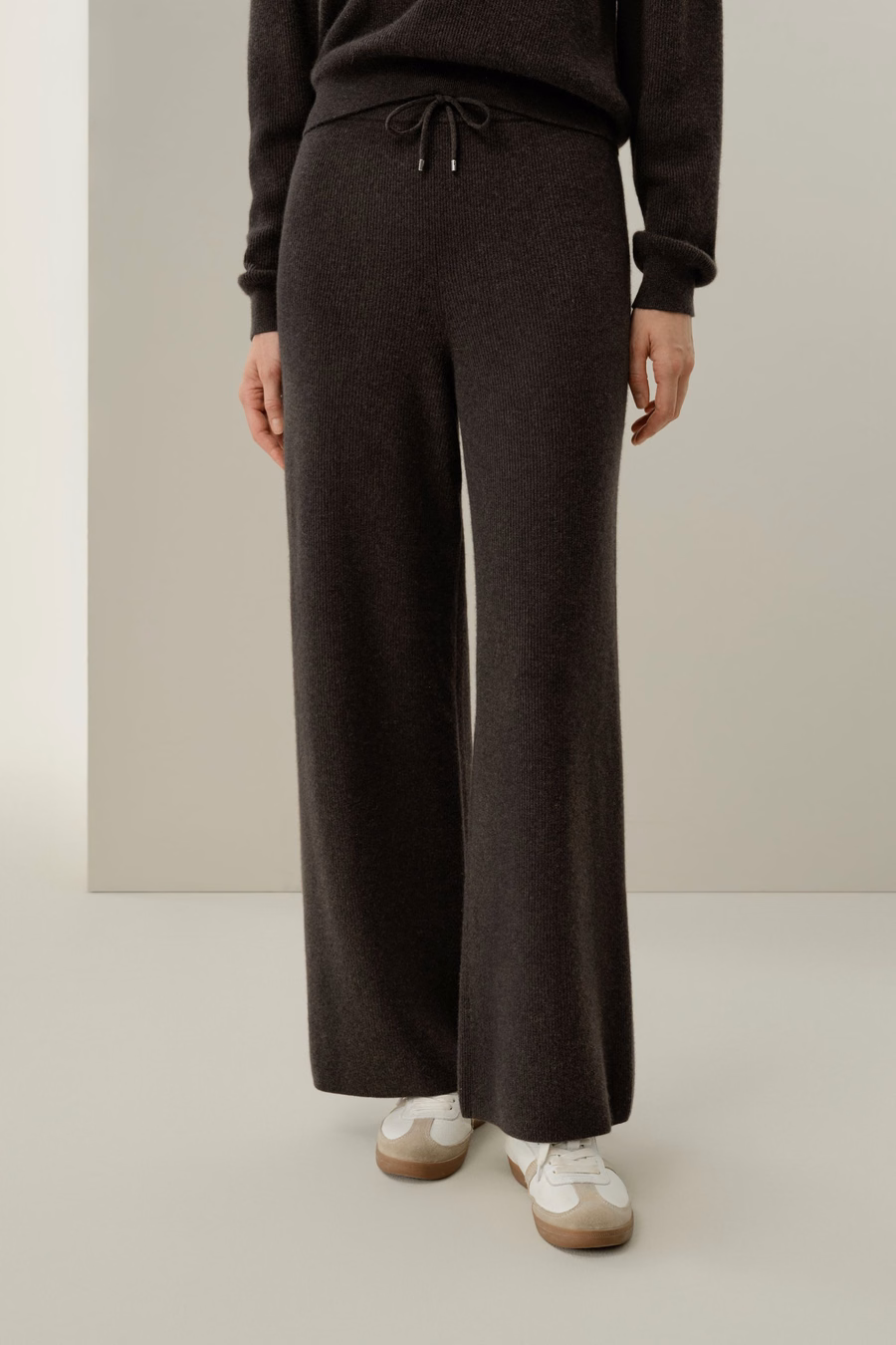 Pantalón de Pierna Ancha de Cachemira Real con Fajo de Canalé