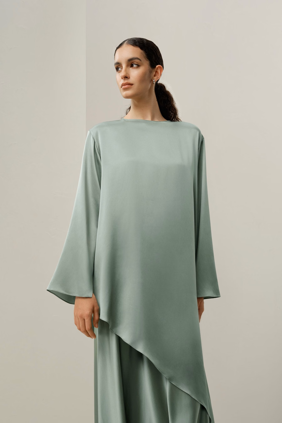 Blusa Asimétrica de Seda Charmeuse