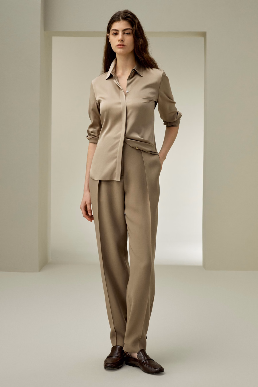 Camisa de seda con silueta elegante