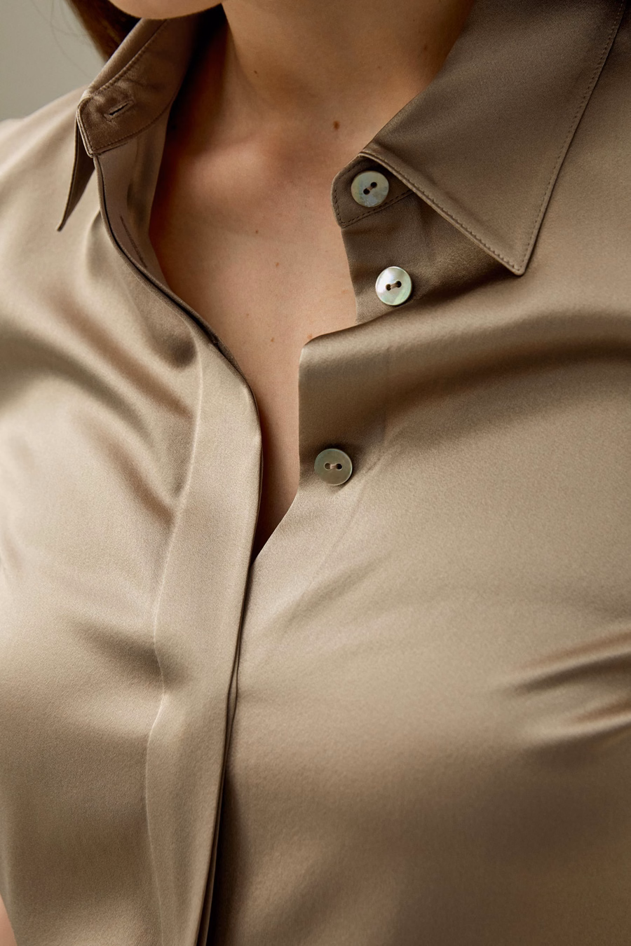 Camisa de seda con silueta elegante