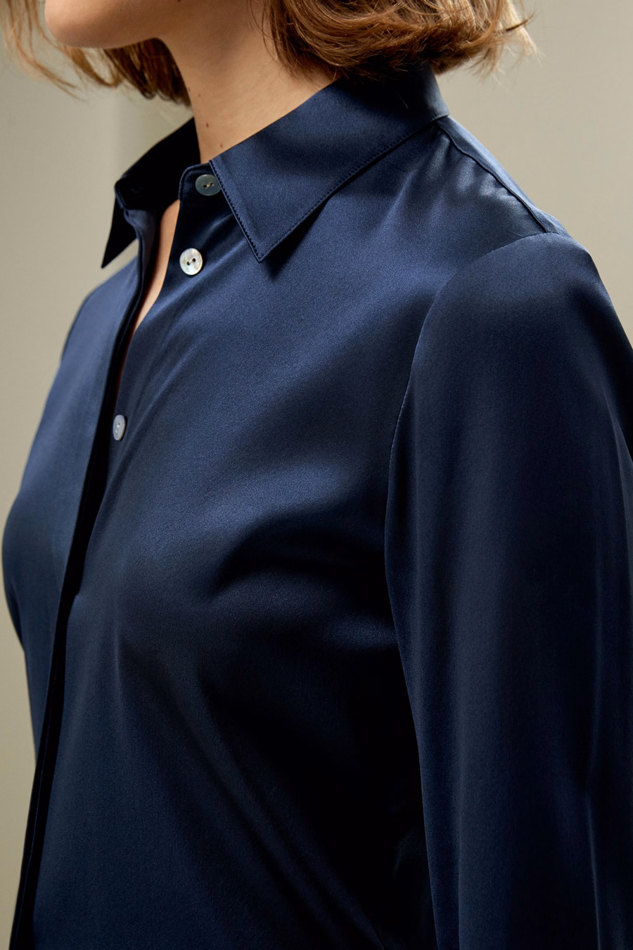Camisa de seda con silueta elegante