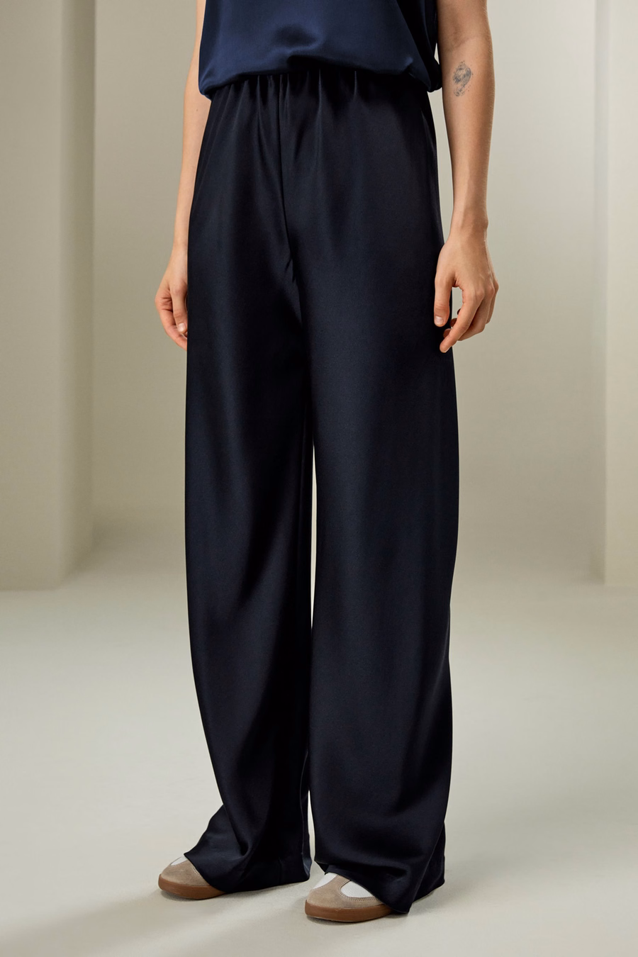Pantalones de seda cortados al bies