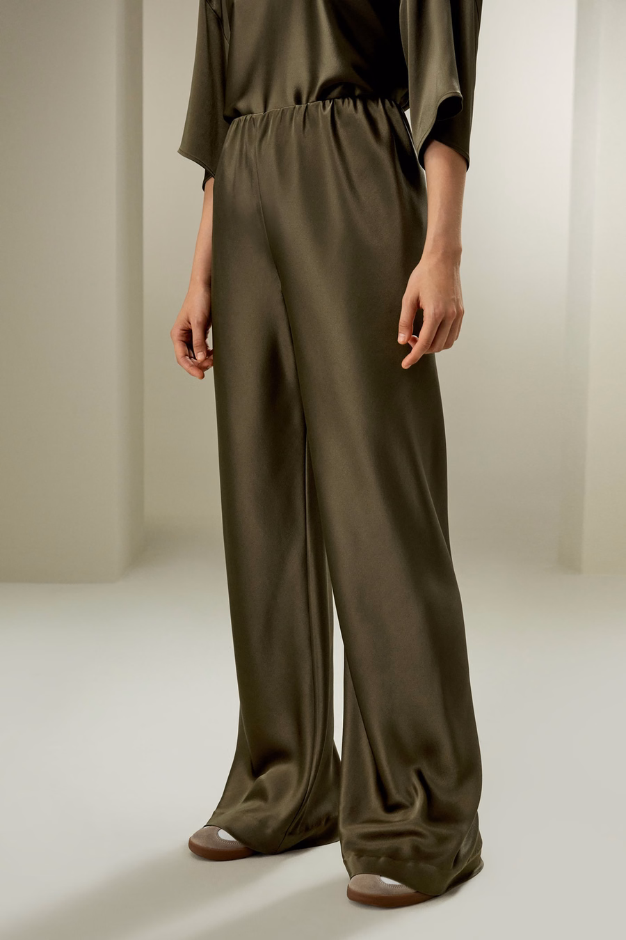 Pantalones de seda cortados al bies