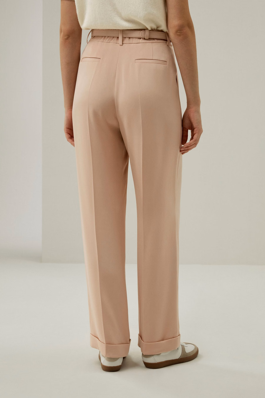 Pantalones rectos de seda color rosa caoba