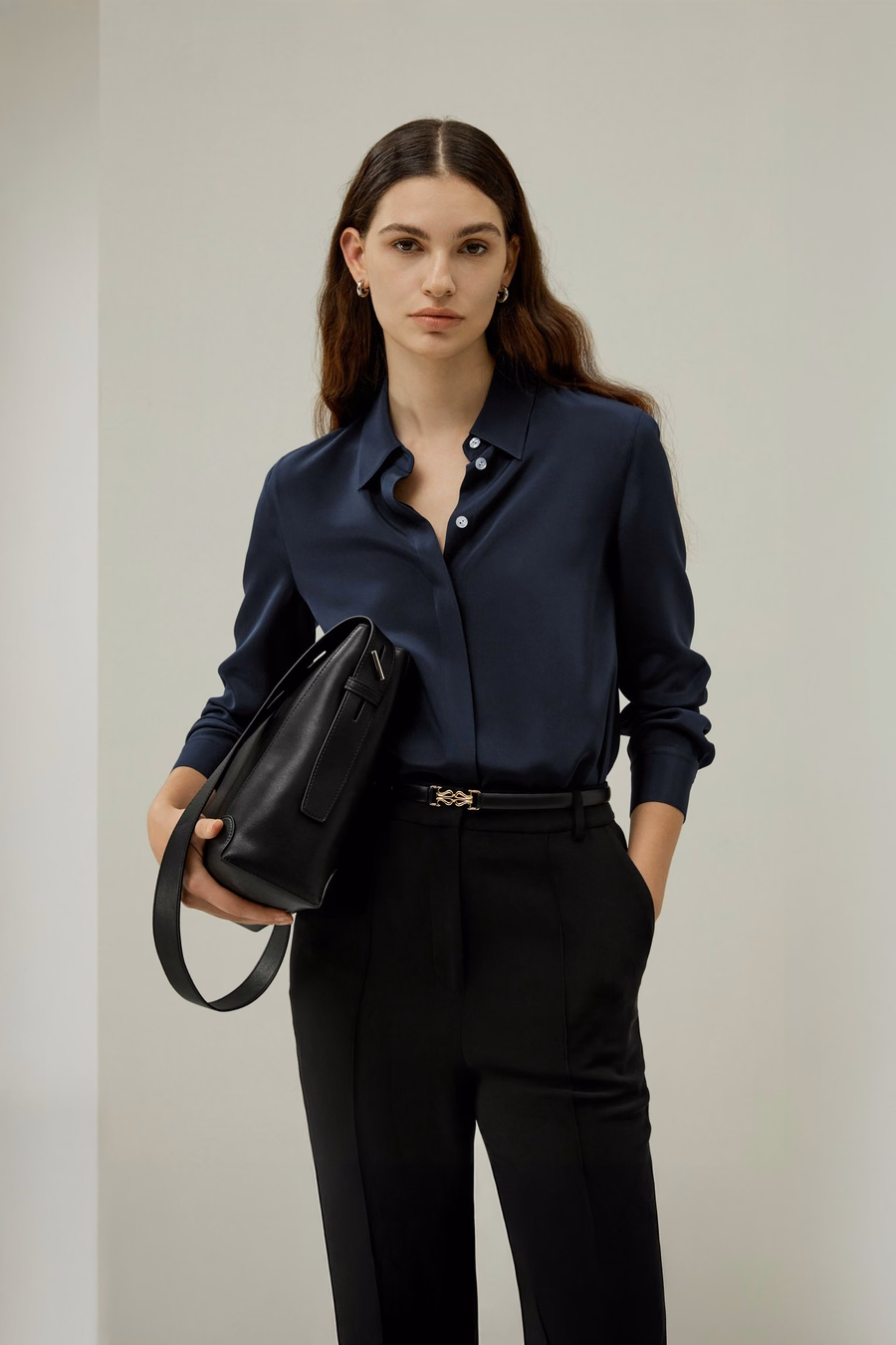 Blusa de seda elegante con botones