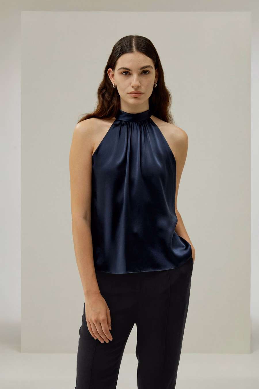 Top halter minimalista Allure de seda